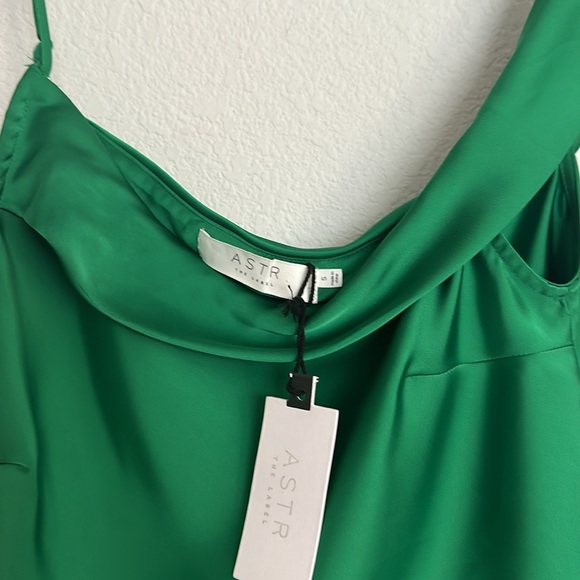 NWT ASTR THE LABEL Kelly Green one shoulder blouse S - Picture 8 of 9